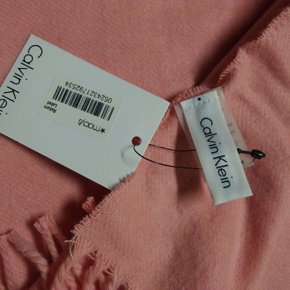 Calvin Klein | 2X HP🎈 NWT Soft Tassel Scarf - Picture 8 of 8